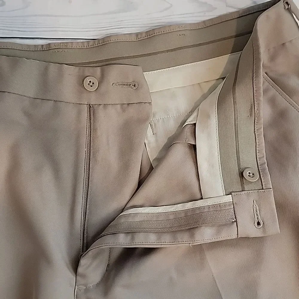 Nike Golf Men's Flat Front Shorts - Tan Size 40